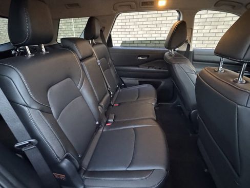 New 2026 Nissan Pathfinder SL image 5