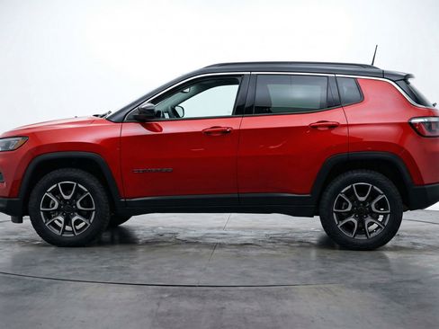 Used 2025 Jeep Compass Trailhawk AWD/4WD image 5