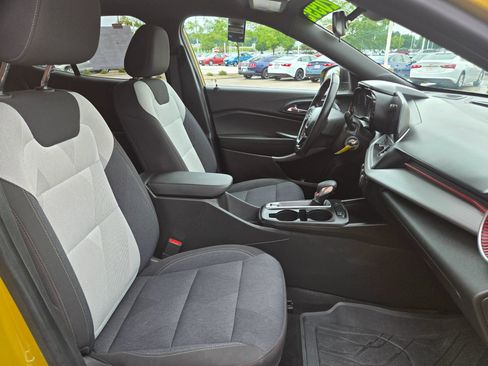 Used 2024 Chevrolet Trax RS FWD image 9