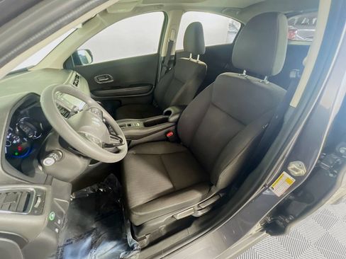 Used 2017 Honda HR-V EX image 10