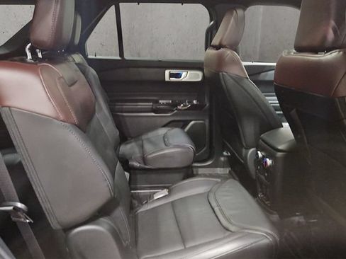Certified 2023 Ford Explorer Platinum w/ Technology Package AWD/4WD image 21