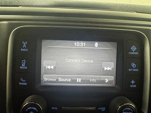 Used 2022 RAM 1500 Classic SLT AWD/4WD image 12