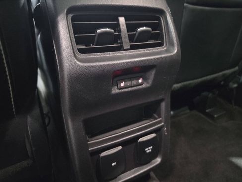 Used 2018 Ford Edge Titanium w/ Equipment Group 301A FWD image 29