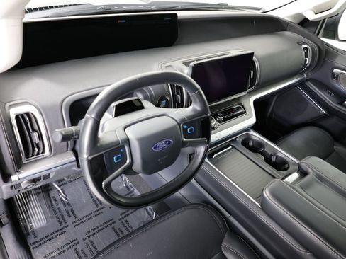 Used 2025 Ford Expedition Platinum AWD/4WD image 26