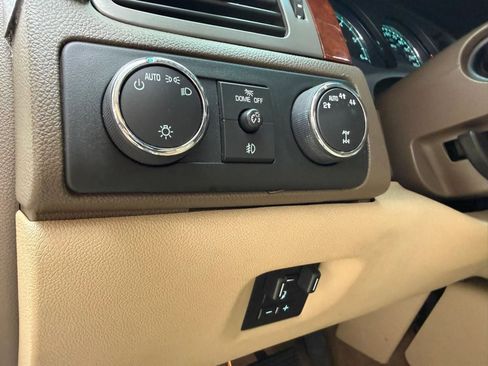 Used 2013 Chevrolet Avalanche LTZ AWD/4WD image 37