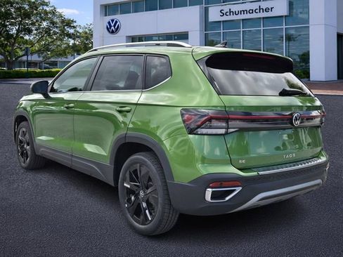 New 2026 Volkswagen Taos SE FWD image 5