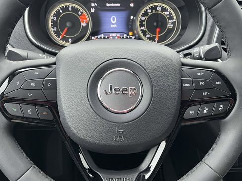 Used 2023 Jeep Cherokee Altitude Lux image 11