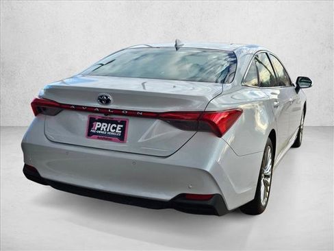 Used 2019 Toyota Avalon Limited image 5