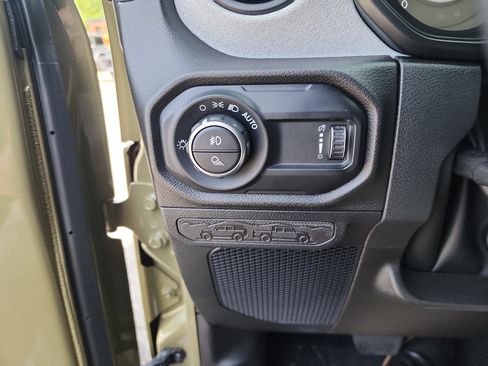 New 2025 Jeep Gladiator Sport image 12