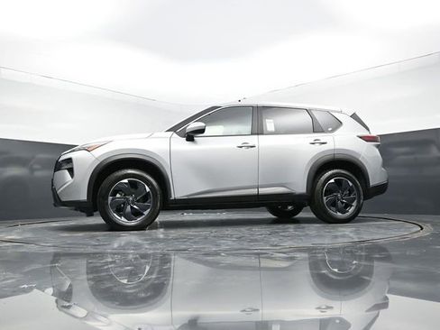 Used 2025 Nissan Rogue SV image 44