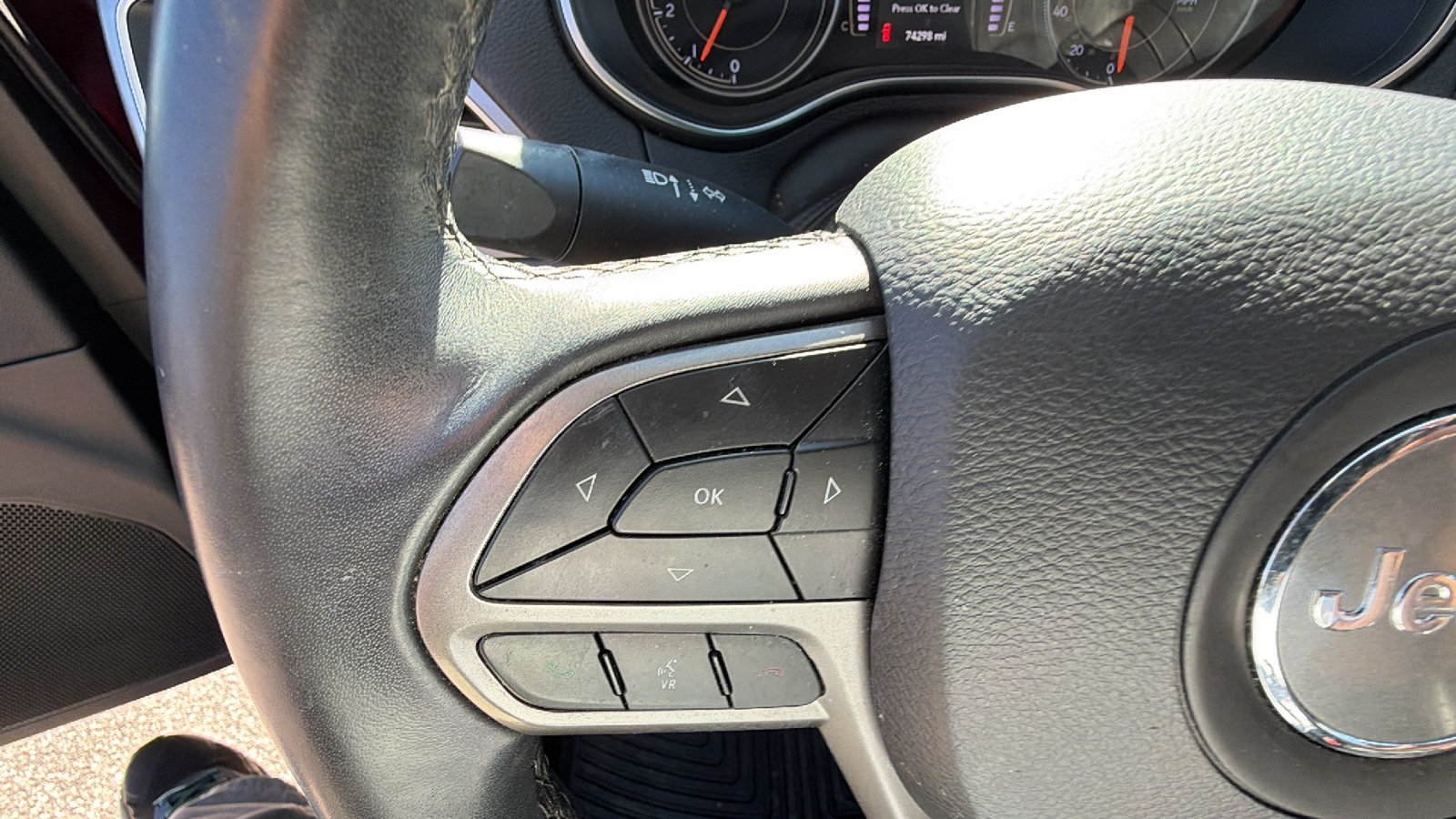 Used 2019 Jeep Cherokee Latitude Plus AWD/4WD image 26