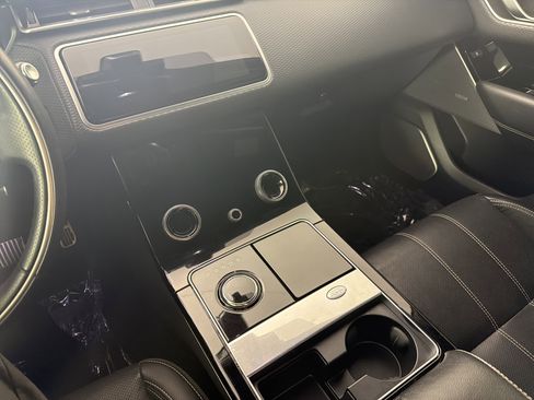 Used 2019 Land Rover Range Rover Velar R-Dynamic SE image 13