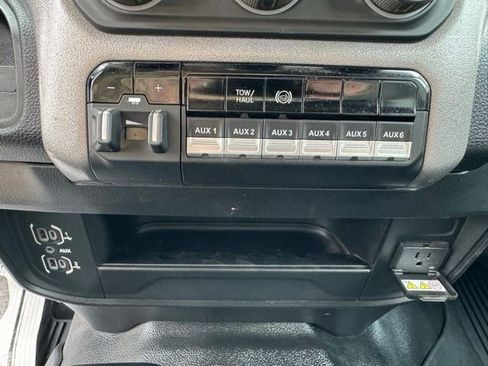 Used 2020 RAM 3500 Tradesman w/ Chrome Appearance Group image 14