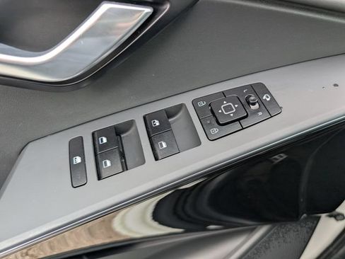 Used 2024 Kia Niro EX Touring FWD image 26