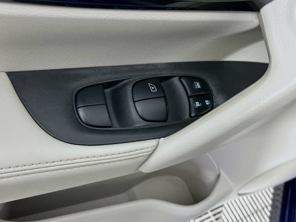 Certified 2021 Nissan Rogue Sport SL FWD image 25