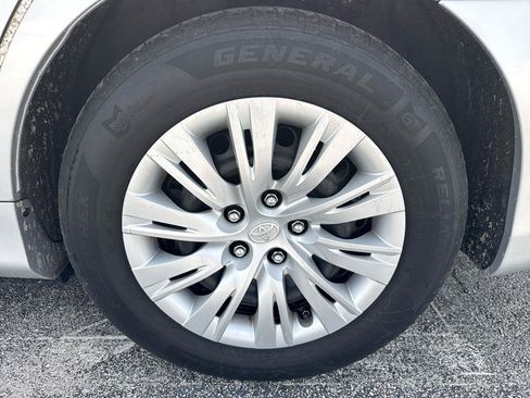 Used 2013 Toyota Camry LE FWD image 41