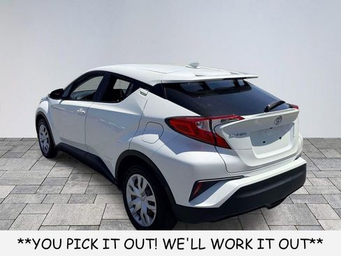 Used 2021 Toyota C-HR LE FWD image 5