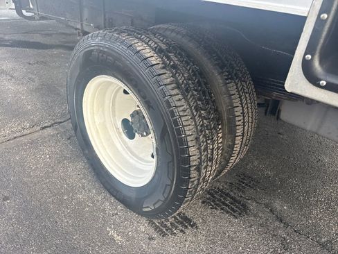 Used 2024 Ford E-450 and Econoline 450 Super Duty w/ Power Windows & Locks Group image 10