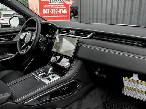 New 2026 Jaguar F-PACE R-Dynamic S image 21