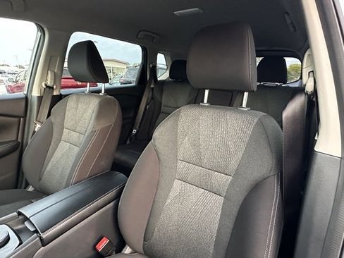 Certified 2025 Nissan Rogue SV image 27