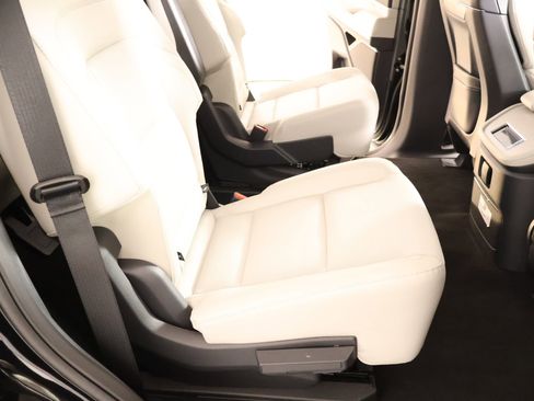 New 2026 Lincoln Navigator Premiere AWD/4WD image 16