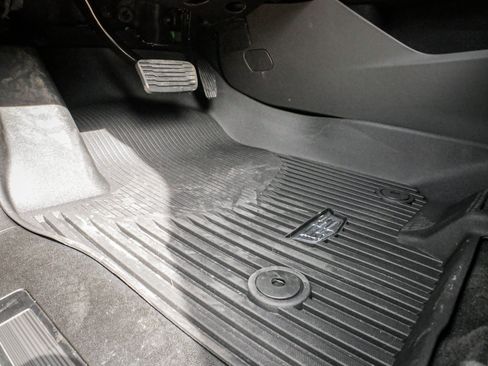 Used 2026 Cadillac Escalade Platinum Sport w/ LPO, Floor Liner Package AWD/4WD image 17