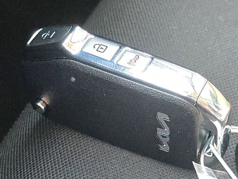 Used 2023 Kia Sportage LX image 32