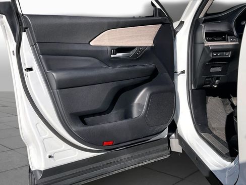 Used 2024 Toyota Grand Highlander Platinum image 22