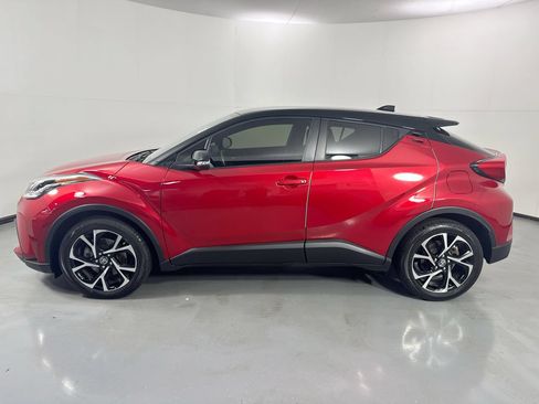 Used 2020 Toyota C-HR XLE FWD image 2