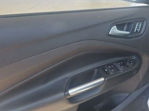 Used 2016 Ford Escape SE w/ Equipment Group 201A FWD image 5