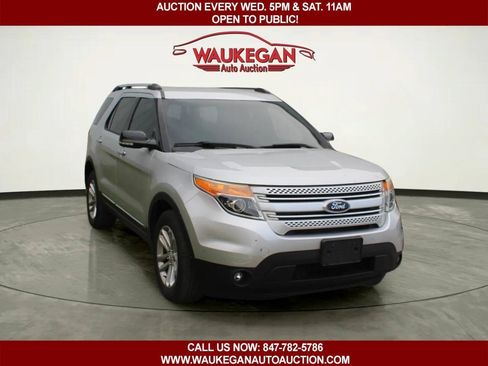 Used 2015 Ford Explorer XLT AWD/4WD image 3