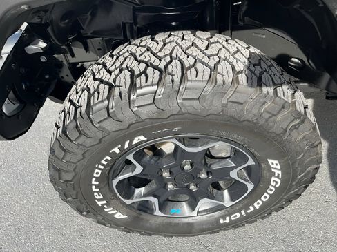 Used 2023 Jeep Wrangler Unlimited Rubicon 4xe w/ Steel Bumper Group AWD/4WD image 12