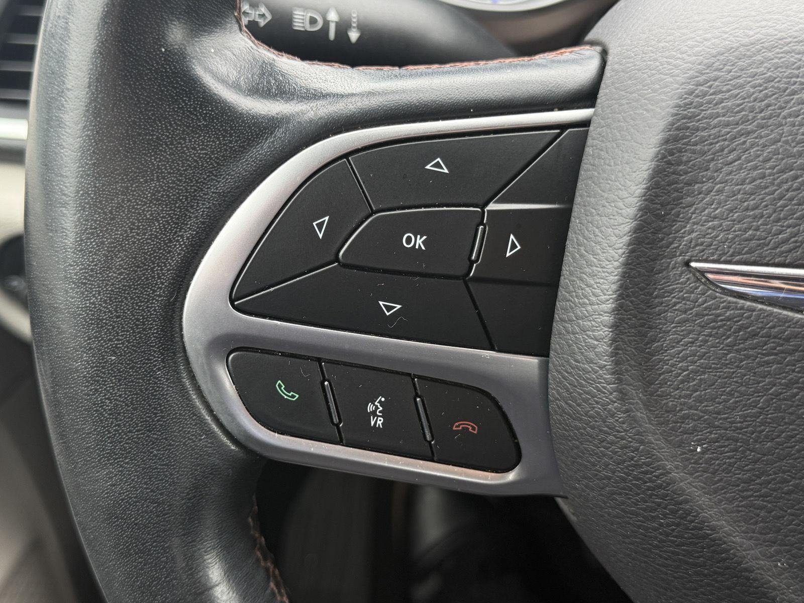 Used 2018 Chrysler Pacifica Touring-L Plus FWD image 34
