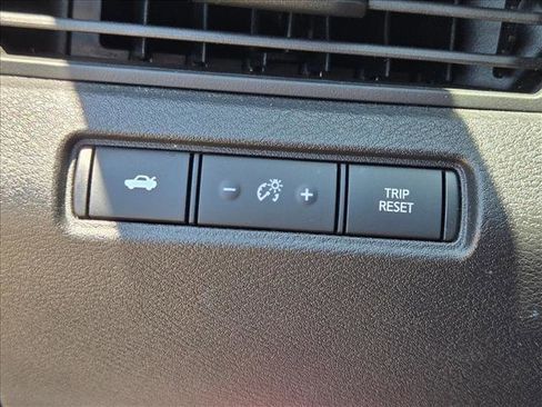 Used 2025 Nissan Altima 2.5 SV FWD image 16