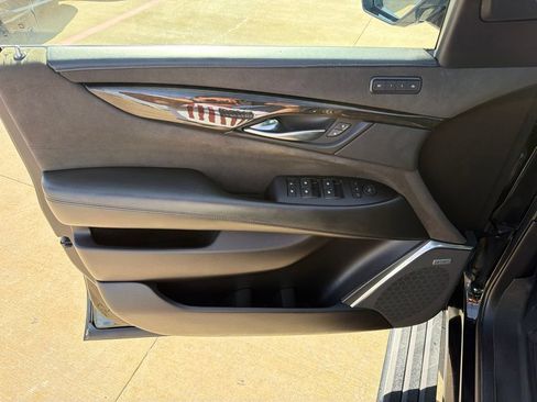 Used 2019 Cadillac Escalade ESV Platinum w/ Escalade Sport Edition AWD/4WD image 11