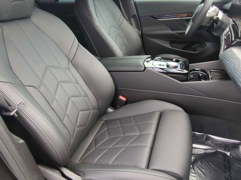 Used 2024 BMW i5 eDrive40i w/ Premium Package image 22