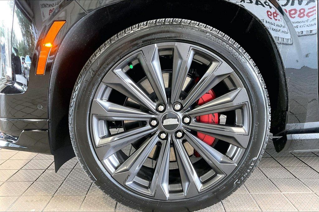 Used 2026 Cadillac Escalade ESV V AWD/4WD image 32