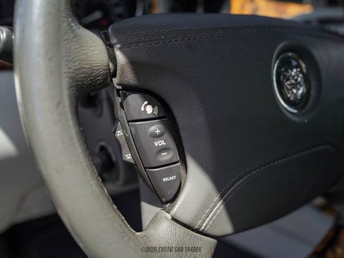 Used 2006 Jaguar XJ8 RWD image 32