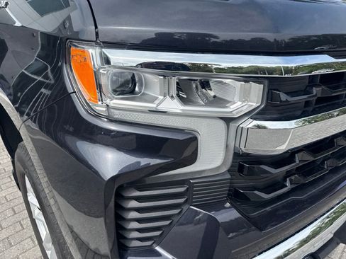 Used 2022 Chevrolet Silverado 1500 LT AWD/4WD image 22