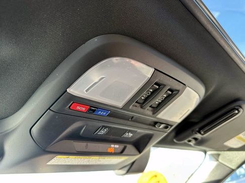 Used 2022 Subaru Impreza 2.0i Sport image 32