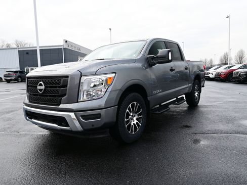 Certified 2024 Nissan Titan SV w/ SV Convenience Package image 4