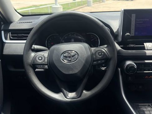 Used 2025 Toyota RAV4 XLE FWD image 13