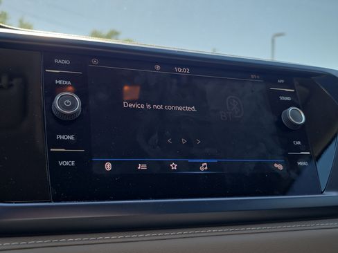 Used 2024 Volkswagen Taos SE image 33