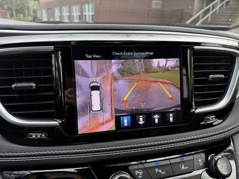 Used 2019 Chrysler Pacifica Limited w/ Advanced Safetytec Group image 19