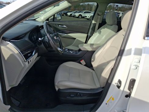 Used 2020 Cadillac XT4 Luxury w/ Cold Weather Package image 14