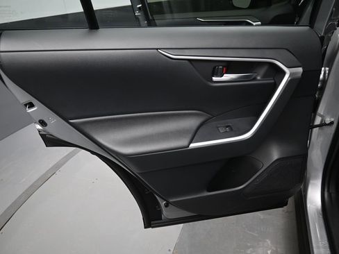 Used 2025 Toyota RAV4 XLE image 31