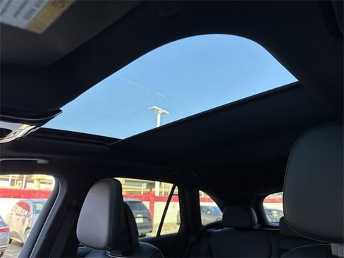 Used 2025 Mercedes-Benz GLC 300 GLC 300 image 23