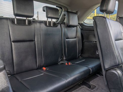 Used 2019 Toyota Highlander XLE image 24