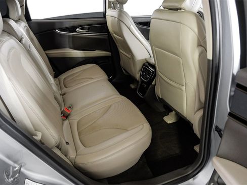 Used 2023 Lincoln Nautilus Reserve image 39