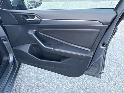 Used 2022 Volkswagen Jetta SE image 28